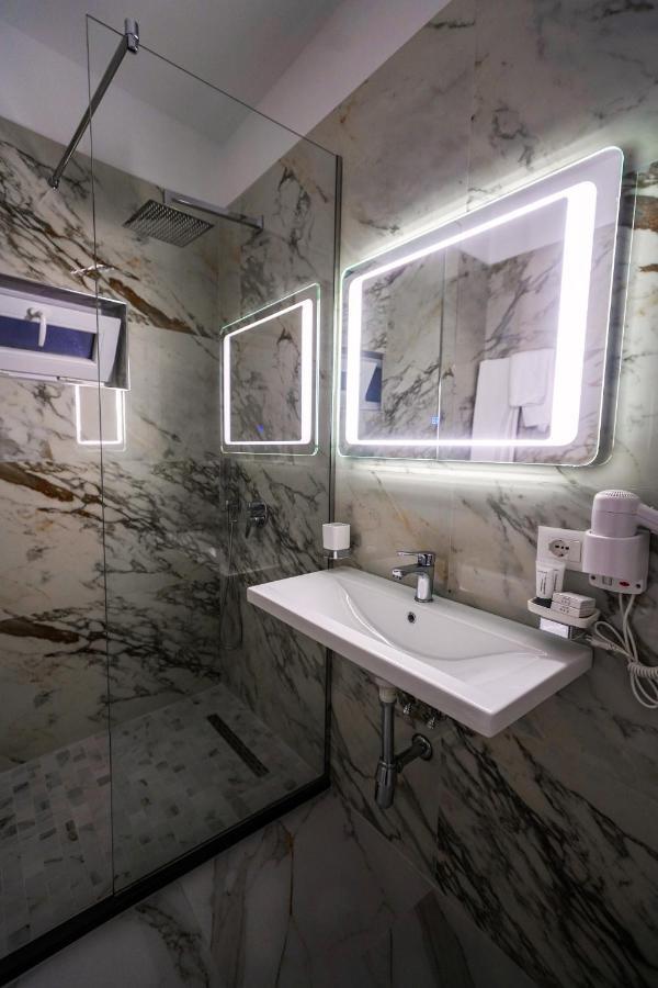 Hotel Capital Inn Тирана Екстериор снимка